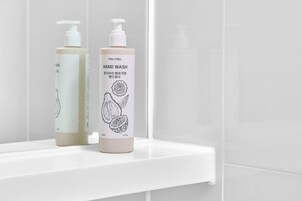 Pengering rambut, jubah mandi, tuala disediakan, syampu 