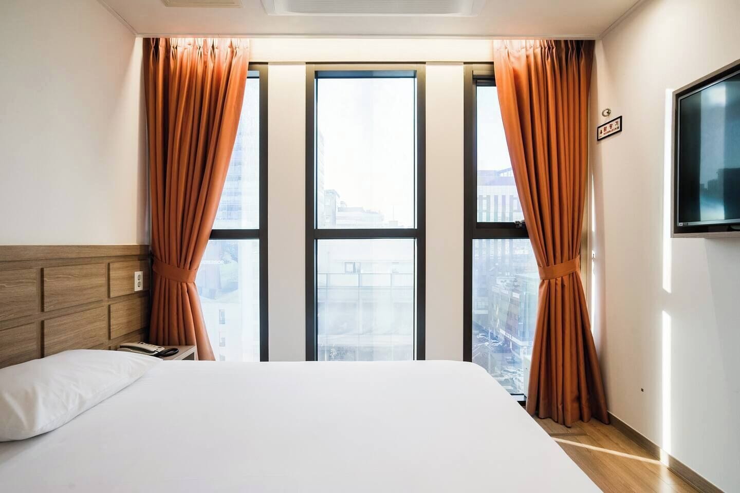 Premium bedding, soundproofing, free WiFi, bed sheets