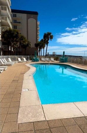 Piscine extérieure, piscine chauffée