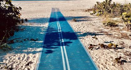 704 Stunning Top-Floor Condo w/ Panoramic Views, Pool