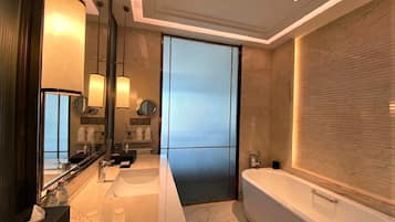 Separate bathtub and shower, rainfall showerhead, free toiletries