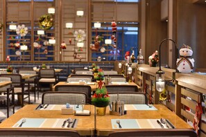 Daily buffet breakfast for a fee - Haikou Yatter Hotel, Vignette Collection by IHG (Haikou)
