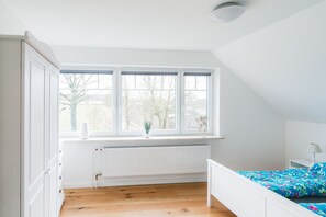 Badewanne, Haartrockner, Handtücher, Seife