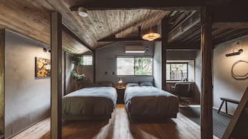 Twin Room (OHAYA2, Creators) | Peti besi dalam bilik, dihias secara berasingan