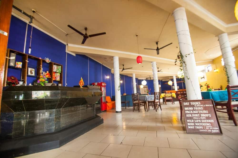 Sana's Beach Guesthouse and Restaurant
