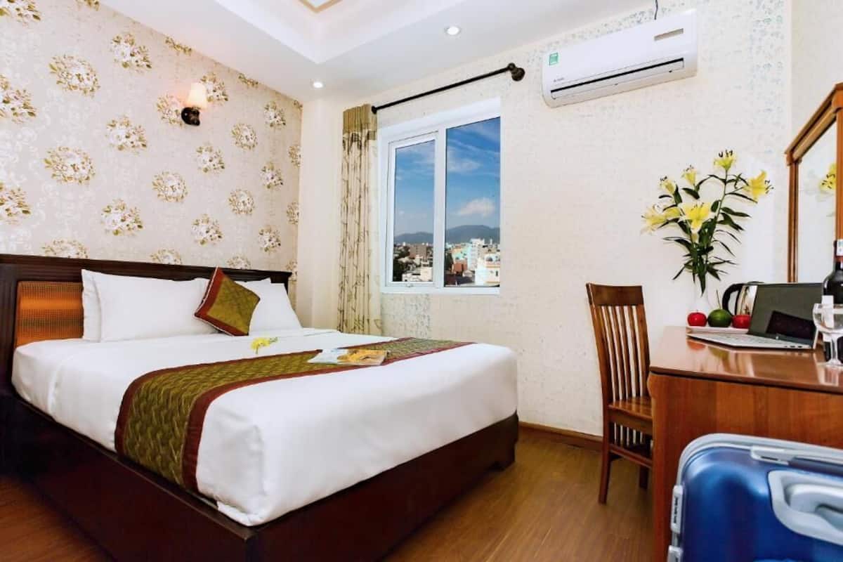 Deluxe Double Room Single Use | Soundproofing, free WiFi