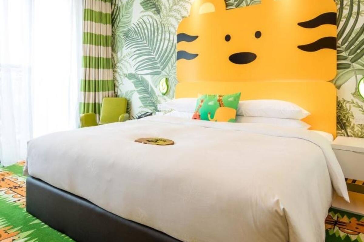 Blackout curtains, free WiFi, bed sheets