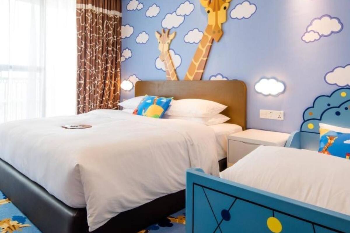 Blackout curtains, free WiFi, bed sheets