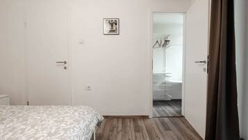 1 habitación, insonorización, tabla de planchar con plancha y wifi