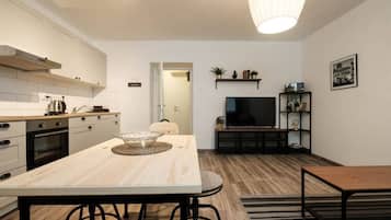 Frigorífic, microones, forn i placa de cuina