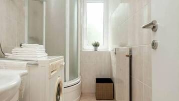 Shower, hair dryer, towels, shampoo