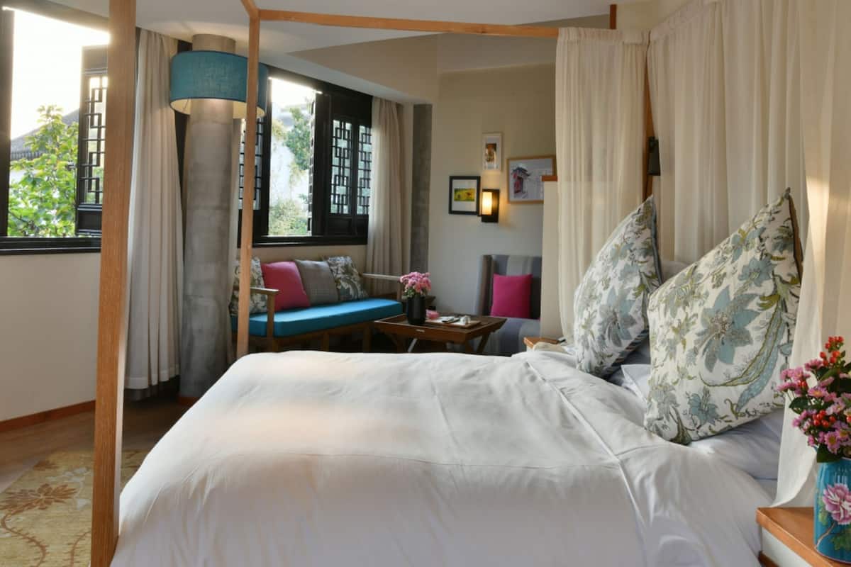 Premier Suite, Non Smoking | 1 bedroom, minibar, desk, blackout drapes
