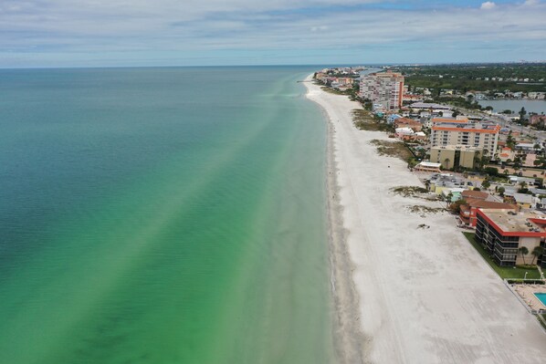 Beach - All New Pink She Shed by the Seashore is just steps from the sand (Redington Shores)