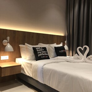 In-room safe, desk, laptop workspace, iron/ironing board - Alia Premier Medini By SubHome (Iskandar Puteri)