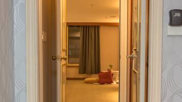 Family Room (T09) | Individually furnished, desk, blackout drapes, soundproofing