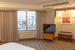 Comfort Room (T04) | Individually furnished, desk, blackout drapes, soundproofing - MT House (Taipei)