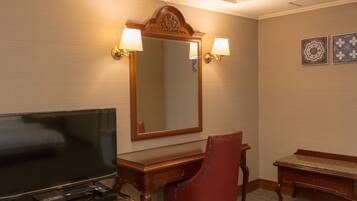 Deluxe Room (T05) | Individually furnished, desk, blackout drapes, soundproofing