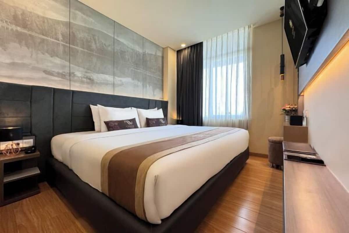 In-room safe, desk, free WiFi, wheelchair access