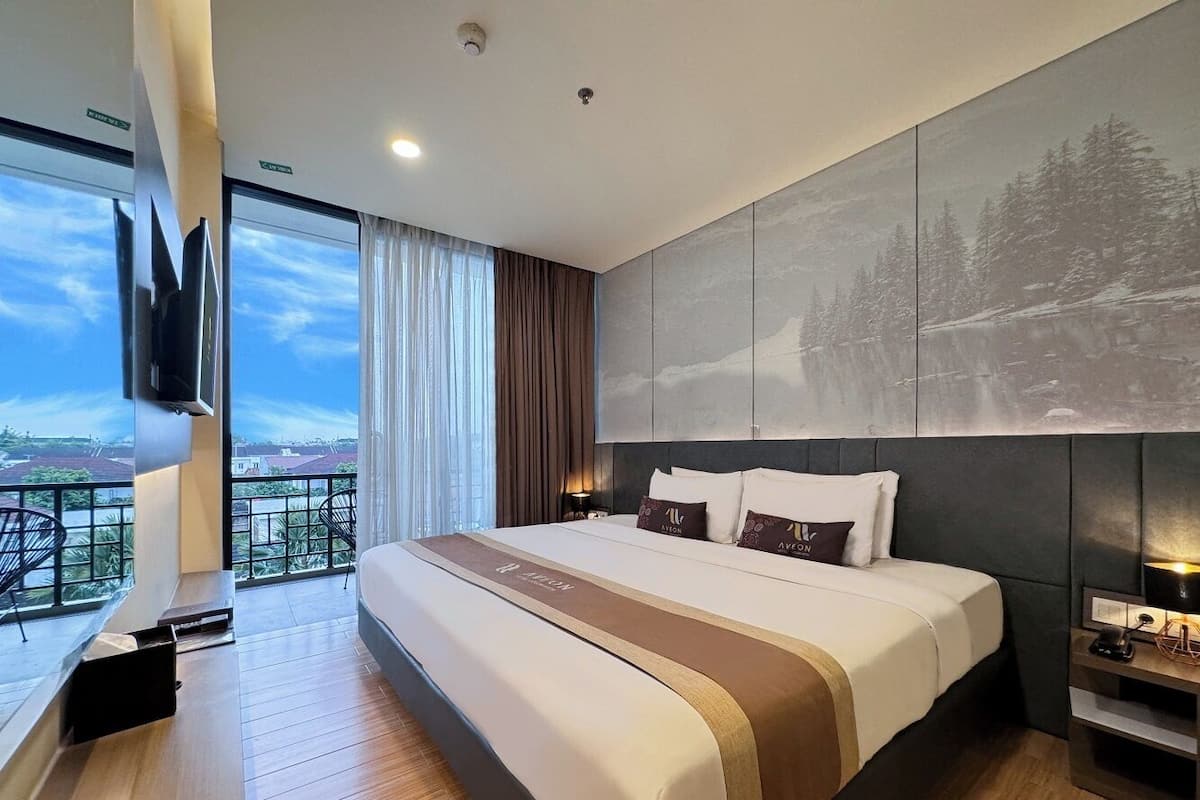 Deluxe Room | In-room safe, desk, free WiFi, wheelchair access
