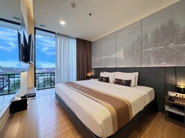 Deluxe Room | In-room safe, desk, free WiFi, wheelchair access