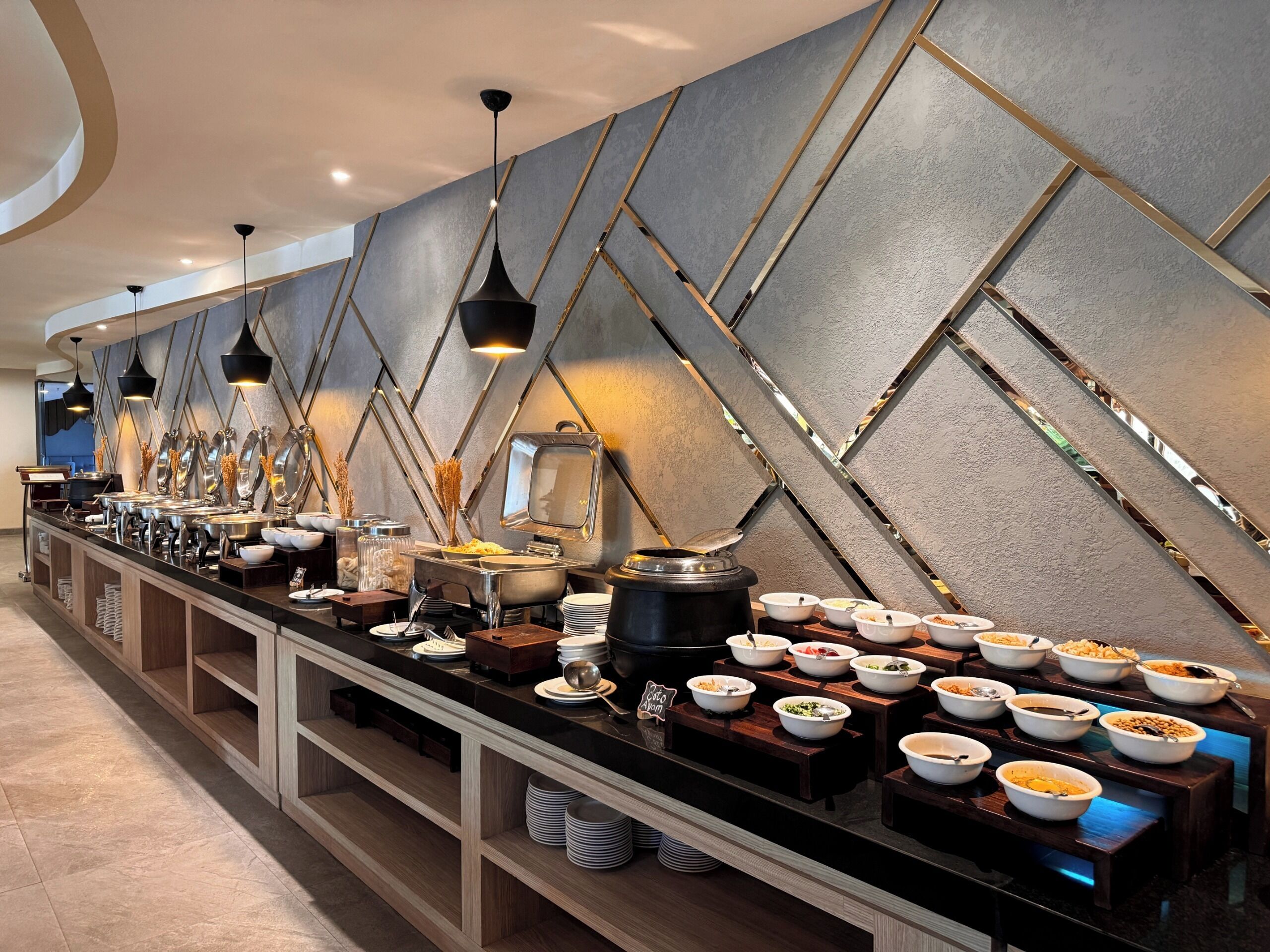 Breakfast (IDR 100000 per person)