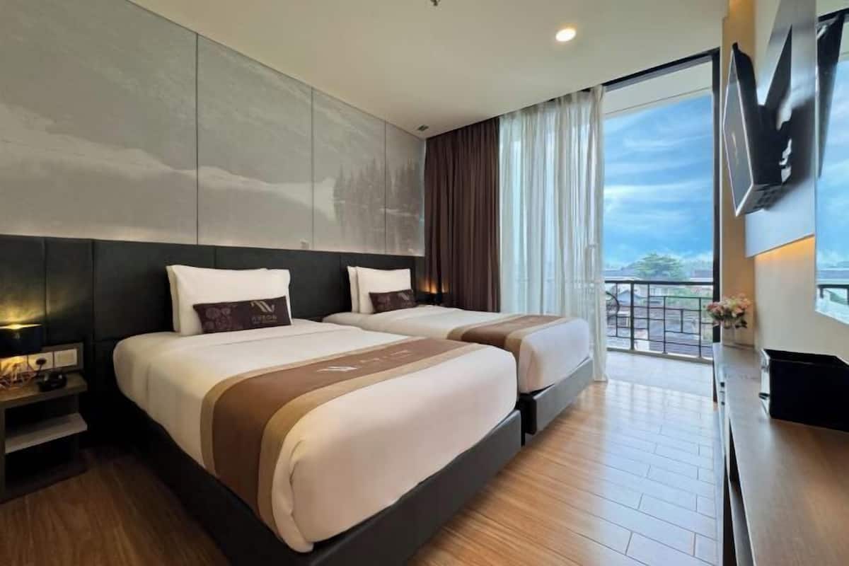 In-room safe, desk, free WiFi, wheelchair access