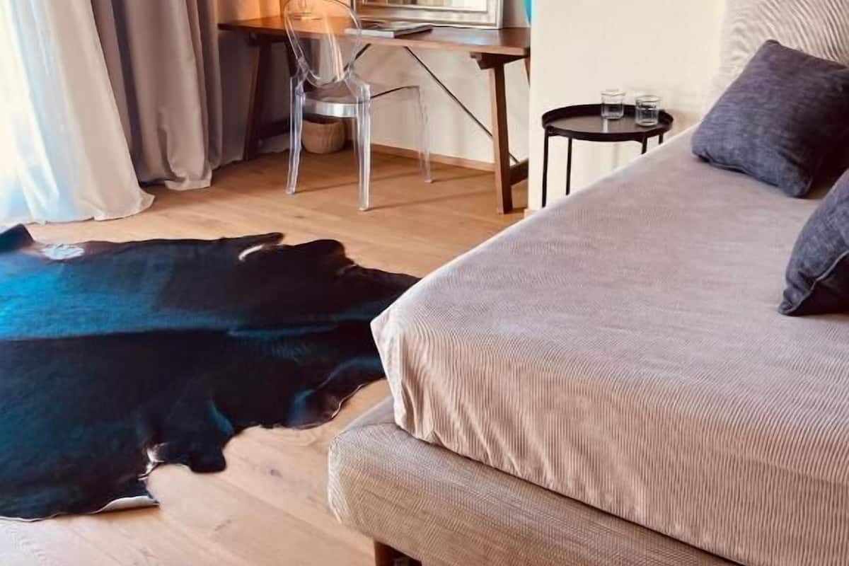 ห้องสวีท, 1 ห้องนอน, วิวสวน | เครื่องนอนระดับพรีเมียม, ผ้านวมขนเป็ด, เตียง Select Comfort