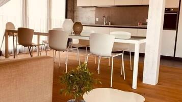 Panoramic-Suite, 2 Schlafzimmer, Bergblick | Wohnbereich