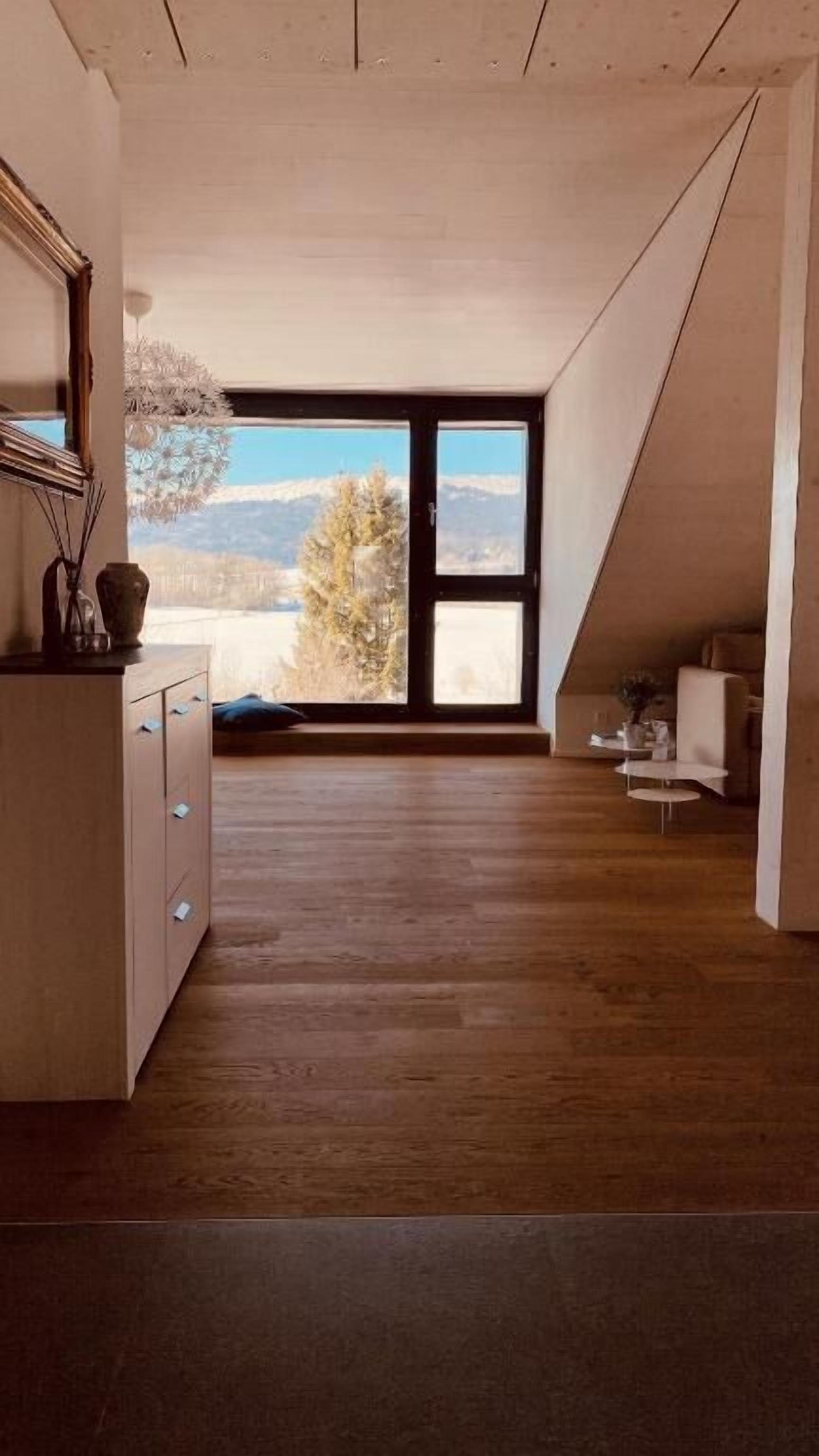 パノラミック スイート 2 ベッドルーム マウンテンビュー | リビング エリア | 床暖房