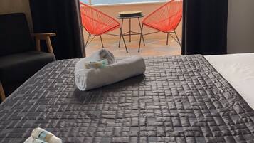 4 chambres, coffres-forts dans les chambres, fer et planche Ă repasser