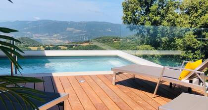 Belle villa individuelle de 160 m2 classée 4* avec vue mer piscine 9 personnes