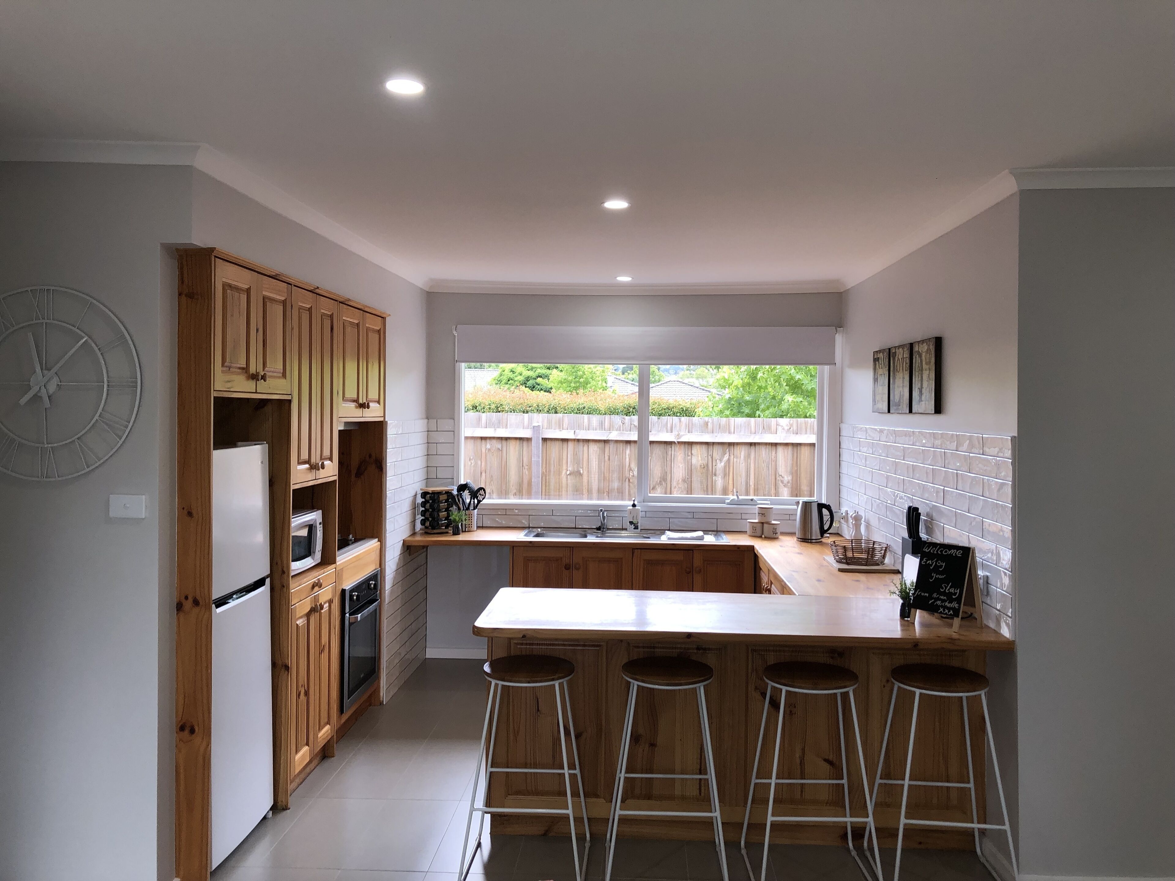 冰箱、微波炉、烤箱、电热水壶