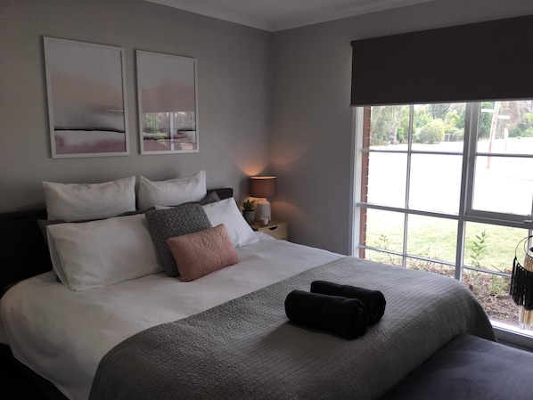 4 bedrooms, iron/ironing board, WiFi, bed sheets