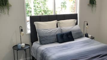 4 habitaciones, tabla de planchar con plancha, wifi y ropa de cama