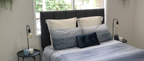 4 bedrooms, iron/ironing board, WiFi, bed sheets