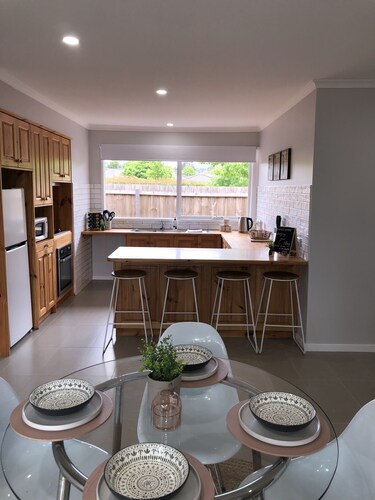 Charming 3 bedroom home in the heart of Gisborne near sunbury macedon