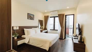 Phòng Deluxe, ban công | Két bảo mật tại phòng, bàn, màn/rèm cản sáng