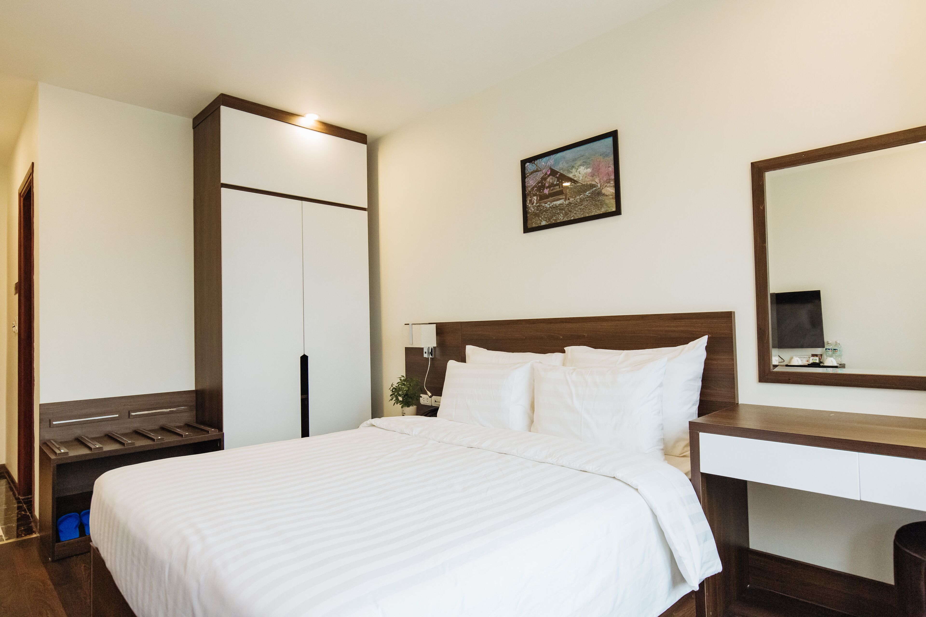 Photo - Paragon House and Residence