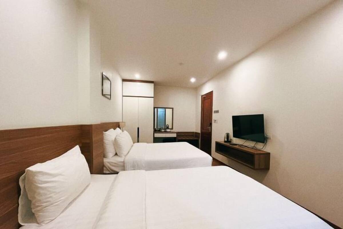 In-room safe, desk, blackout drapes, WiFi (free)