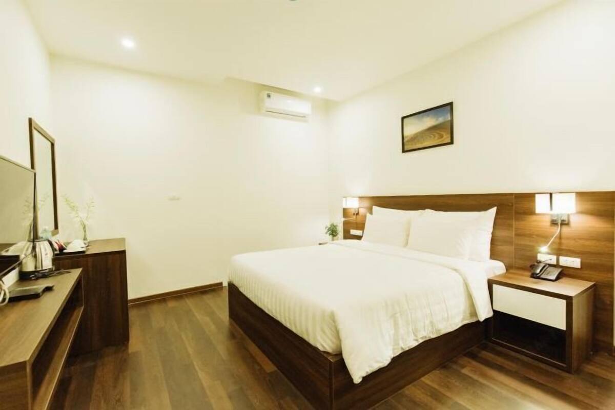 In-room safe, desk, blackout drapes, WiFi (free)