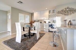 Full-sized fridge, oven, stovetop, dishwasher - Gorgeous 4BR Home With Large Pool Near Oldtown! (Scottsdale)