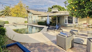 Outdoor pool - Gorgeous 4BR Home With Large Pool Near Oldtown! (Scottsdale)