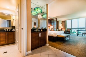 1 bedroom, iron/ironing board, free WiFi, bed sheets - Strip View Studio - NO Resort Fees -free Valet 1509 (Las Vegas)