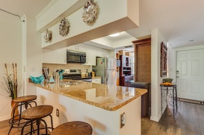 Private kitchen - Paradise Found in N. Naples at Bay Forest! (Naples)