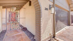 Exterior detail - Strip View 4BR Home With Large Pool (Las Vegas)