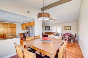 Oven, stovetop, dishwasher, cookware/dishes/utensils - Strip View 4BR Home With Large Pool (Las Vegas)