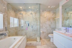 Bathroom - Strip View 4BR Home With Large Pool (Las Vegas)
