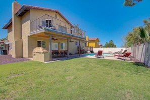Exterior - Strip View 4BR Home With Large Pool (Las Vegas)