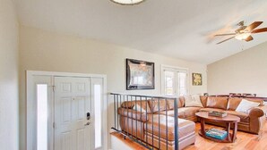 Living room - Strip View 4BR Home With Large Pool (Las Vegas)