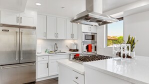 Private kitchen - Amazing 4BR Loft in the Heart of Pasadena (Pasadena)